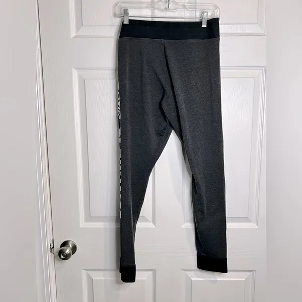 PINK Victoria’s Secret yoga pants - gray/black - Size Large DRAWSTRING MISSING - Image 2