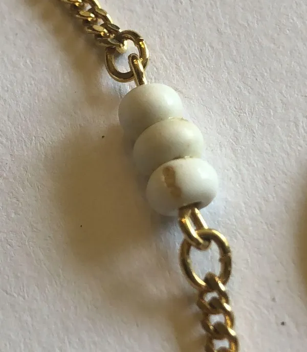 Vintage Gold Tone & White Beaded Boho Dainty Necklace - Image 5