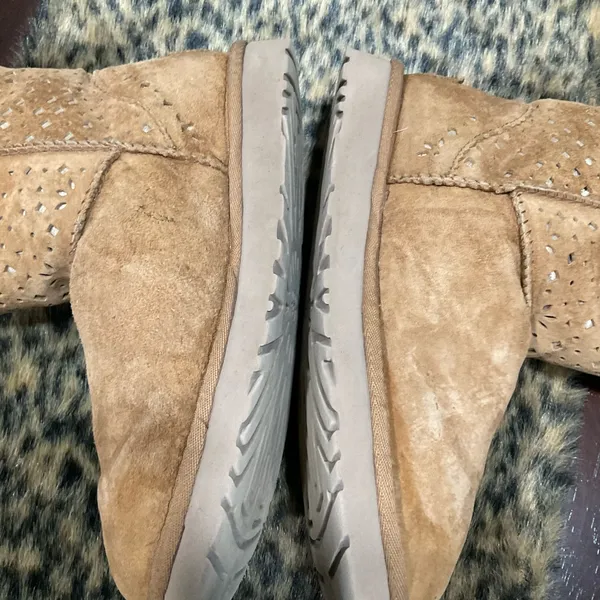 UGG CLASSIC‎ FLORA PERFORATED LEATHER BOOTS - Image 8