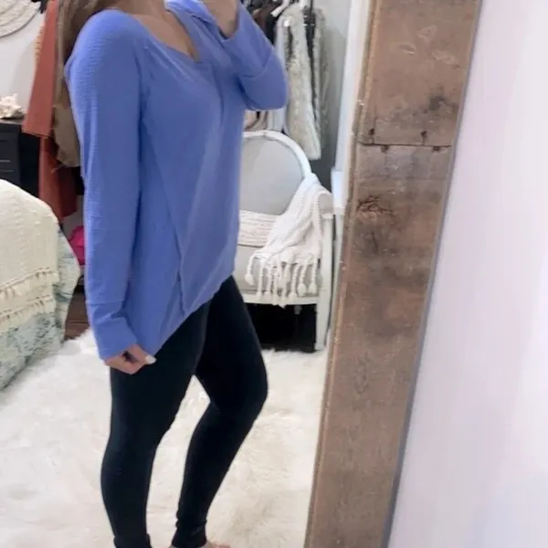 Wildfox size medium purple sweatshirt - Image 4