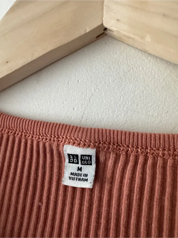 Uniqlo Ribbed Brown Terracotta Rust Baby Tee - Image 4