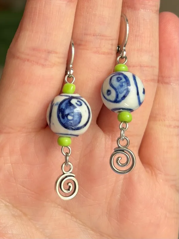 Handmade unisex boho funky porcelain Yin yang dangle earrings💚💙 - Image 3
