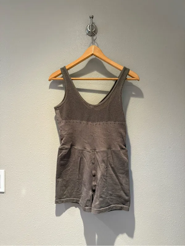 Brown Mineral Wash Athletic Romper V Neck Ribbed Seamless Onesie Gray Size Small - Image 3