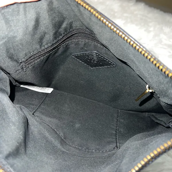 Fossil Black Leather Shoulder Bag with Long Adjustable Strap - Image 4