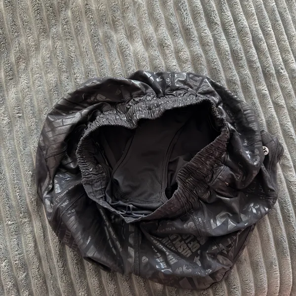 Lululemon Hotty Hot Short II *2.5" Manifesto - Image 7