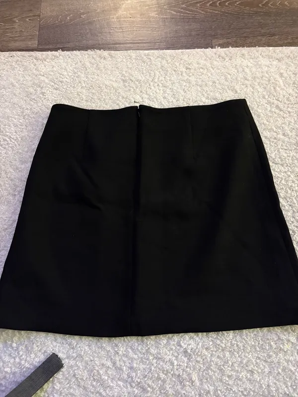 NWT Anthropologie Maeve Black Floral Appliqué Mini Skirt. Size 14 - Image 8