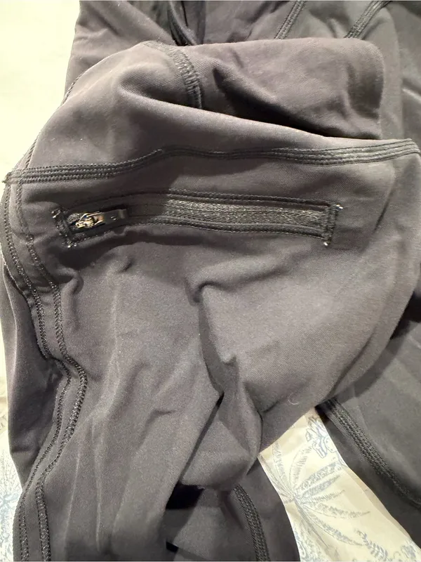 Lululemon Black Capri Women’s Leggings Size 10 Pull Over Pockets - Image 5