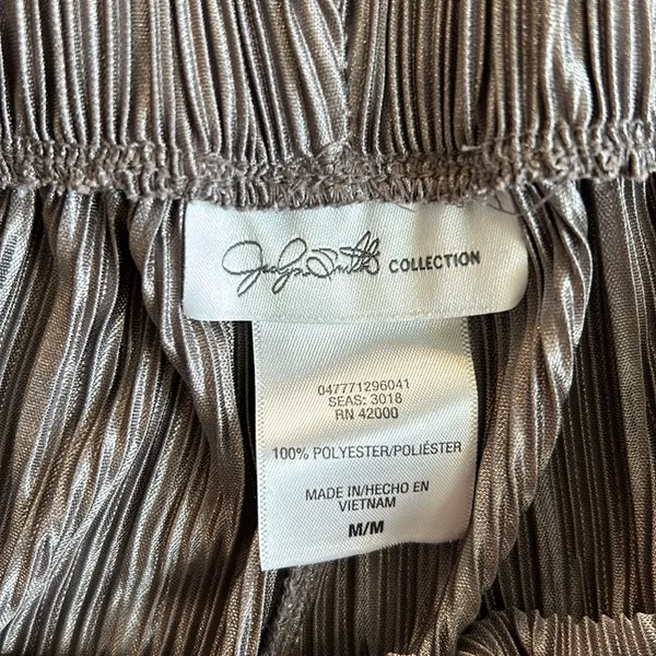 Jaclyn smith wide leg flowy Capri pants - Image 3