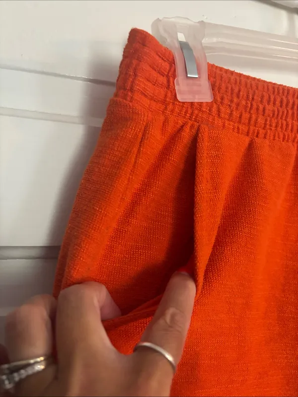 Old Navy Women's Orange Elastic-Waist Casual Shorts - Image 2
