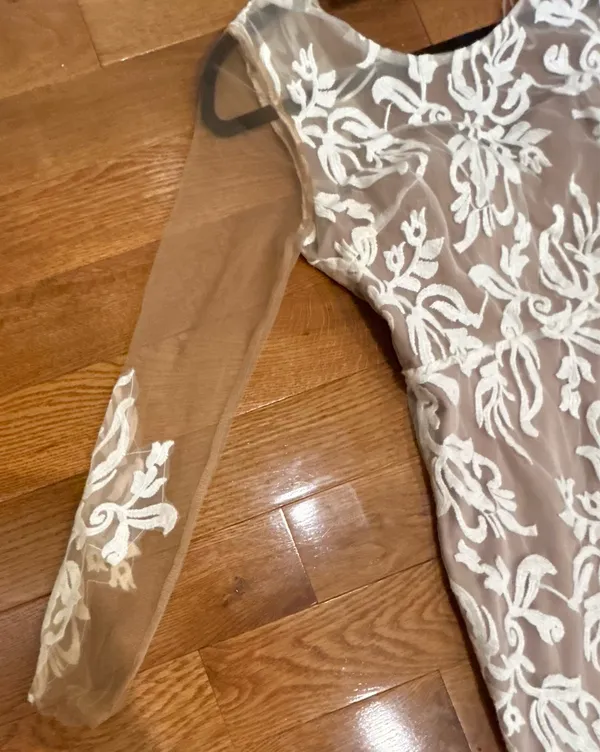 Love Triangle PURE GLAMOUR Nude&White Lace backless Formal maxi Dress-Size Small - Image 14