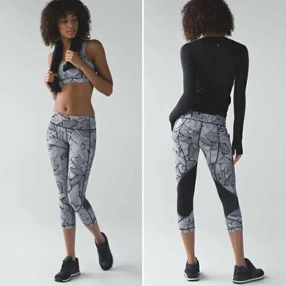 Lululemon Pace Rival Crop (Full-On Luxtreme) in Dottie Tribe White Black Size 6 - Image 2