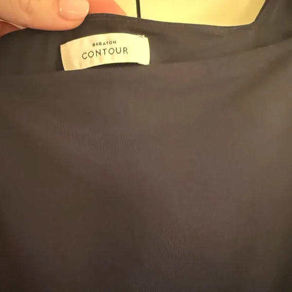 Aritzia babaton contour square neck - Image 6