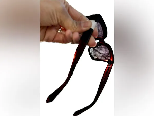 Quay Classic Claret red Sunglasses 75883 ICY gradient lens new in box with cloth - Image 5