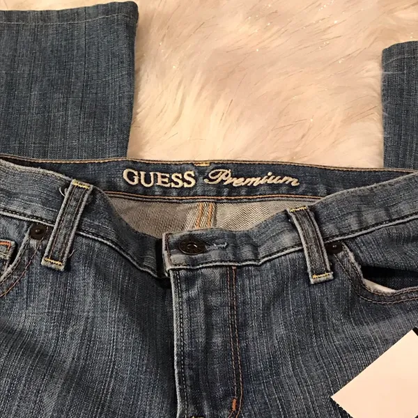 Guess premium medium blue jeans size 29 - Image 3