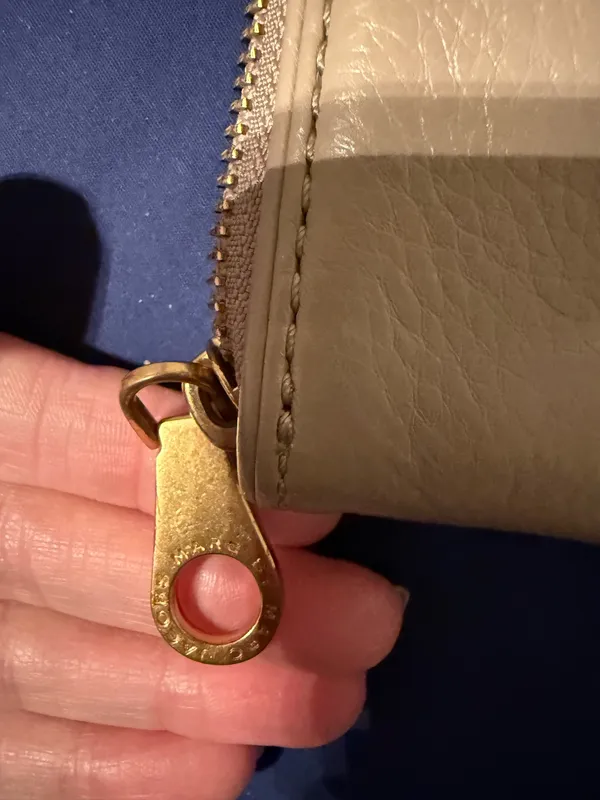 Marc by Marc Jacobs beige wallet  - Image 3