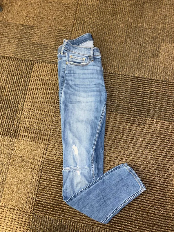 Low-Rise Super Skinny Jeans - Image 3