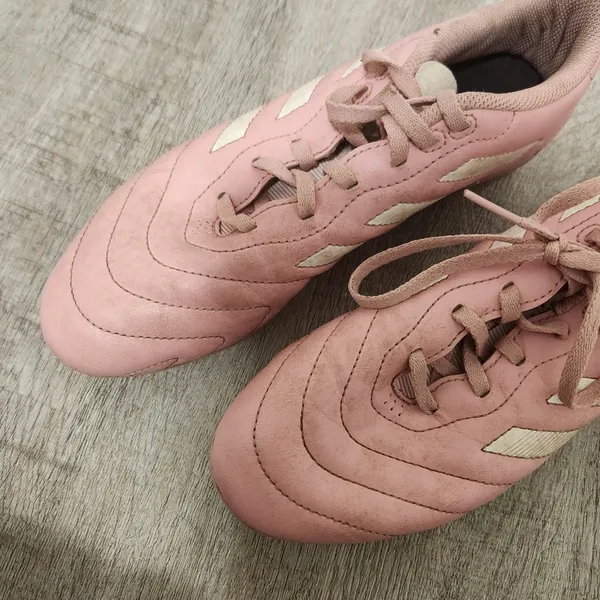 Adidas Pink Cleats Size 7 - Image 7