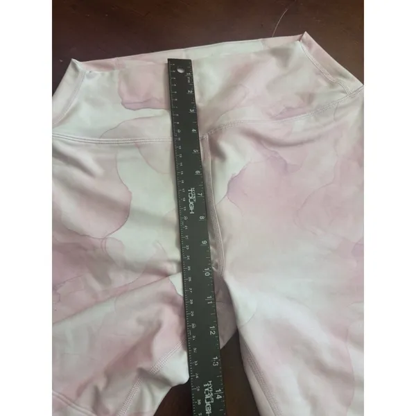 Peloton Women's High Waisted Bike Shorts Size M - Image 7