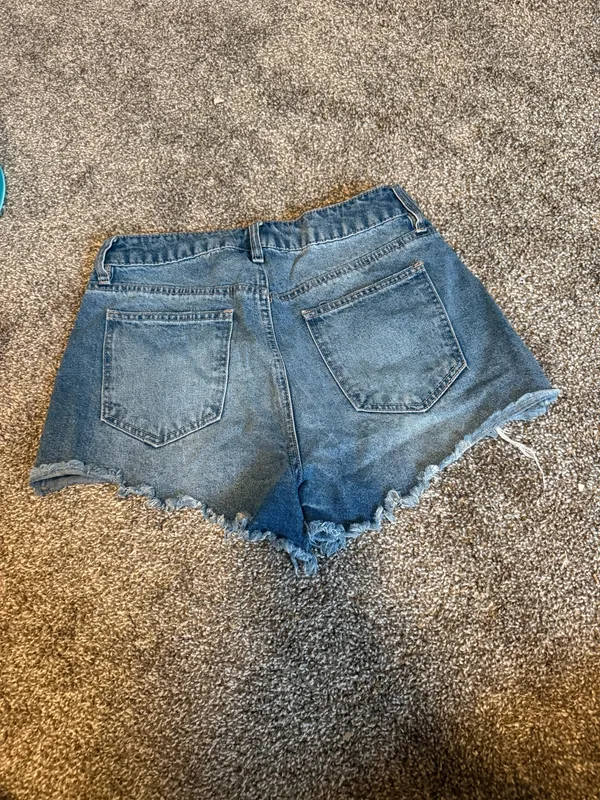 High-rise jean shorts in blue - Image 2