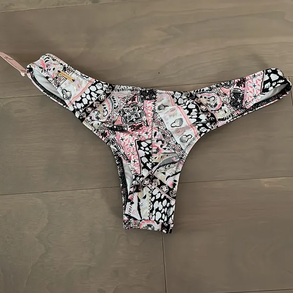 NWT Victoria’s Secret bikini bottoms scrunch butt minimum coverage XS - Image 2