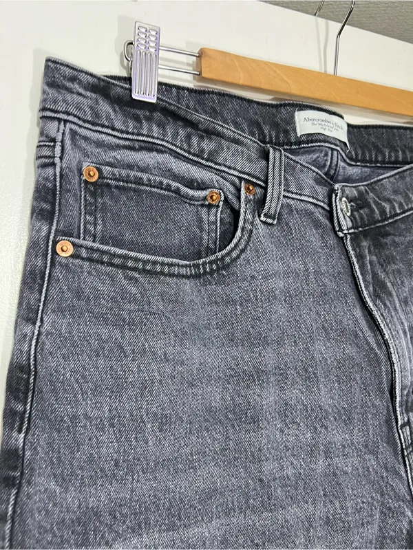 Abercrombie & fitch black/grey the 90’s relaxed Jean high rise size 14 - Image 5