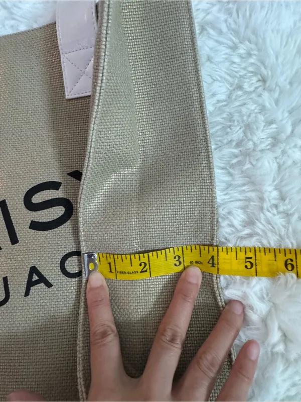 Marc Jacobs Daisy Beige Canvas Tote with White Handles and Daisy Charm - Image 10