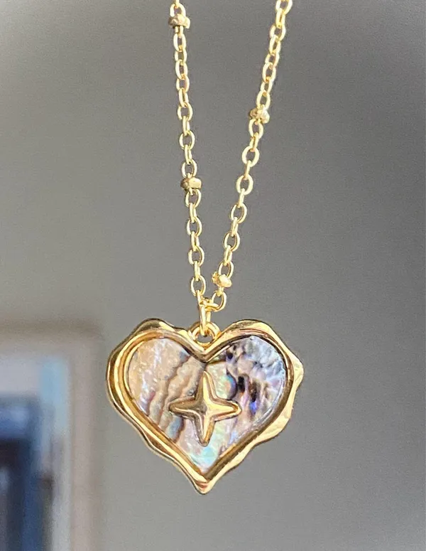 Handmade gold tone stainless steel heart sparkle shell necklace🐚⭐️🌀 - Image 2