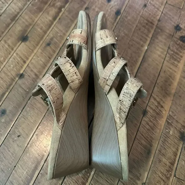 Vionic strappy tan wedge ortho arch support size 7 sandals - Image 3