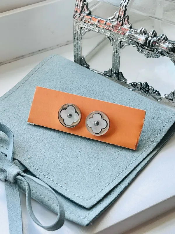 Free People clover studs - Image 2