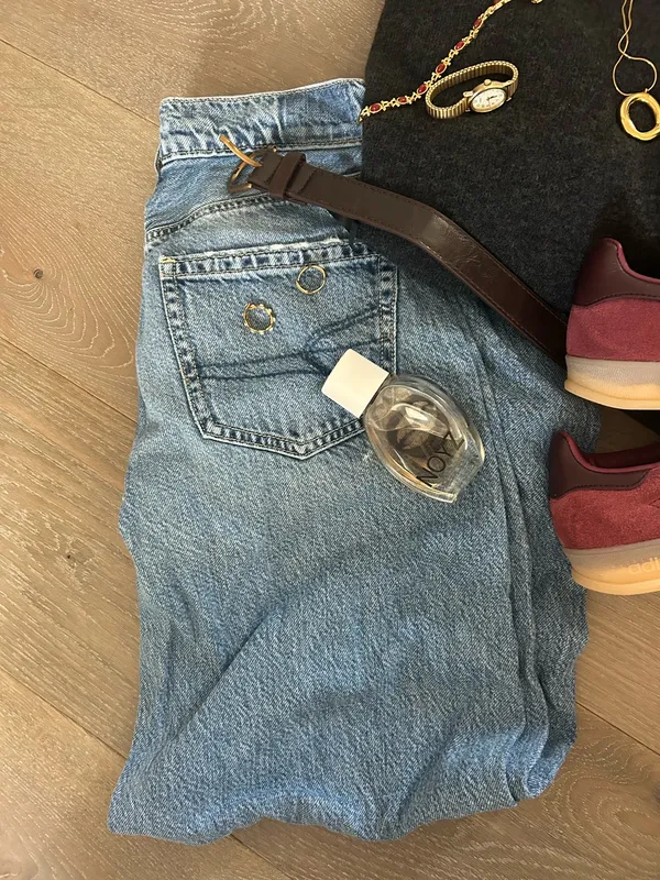 Super High-Rise Baggy Wide-Leg American Eagle Jeans - Image 2