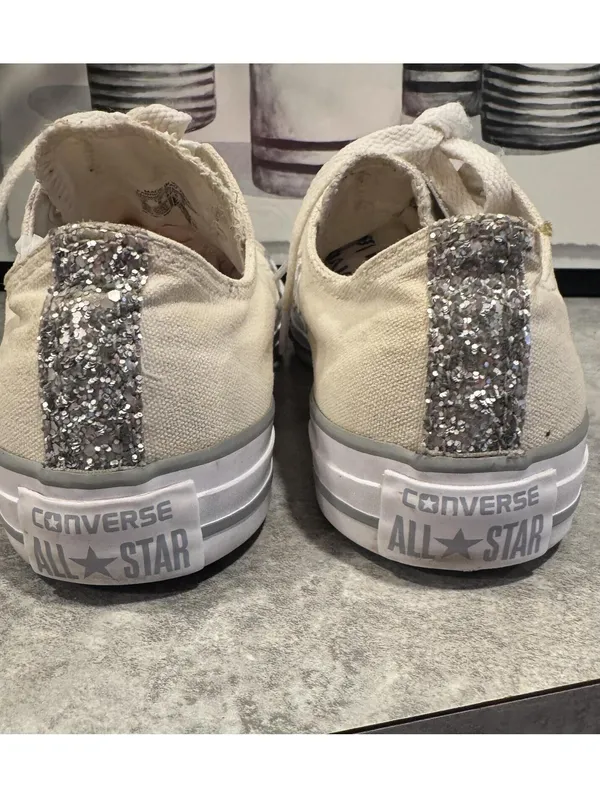 Converse Chuck Taylor All Star Low Top Women's Canvas Shoes / Sneakers Size 7 - Image 5