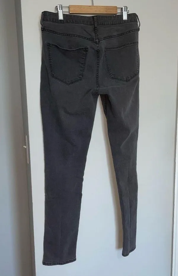 𝅺GRAY Skinny Jeans Size 30 - Image 2