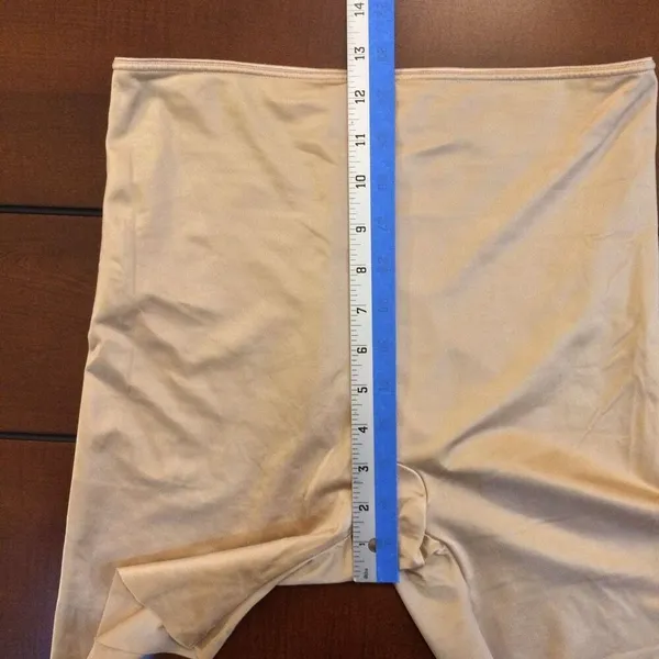 Spanx shapewear 2 pieces nude-colored camisole and matching mid-thigh shaper sho - Image 10