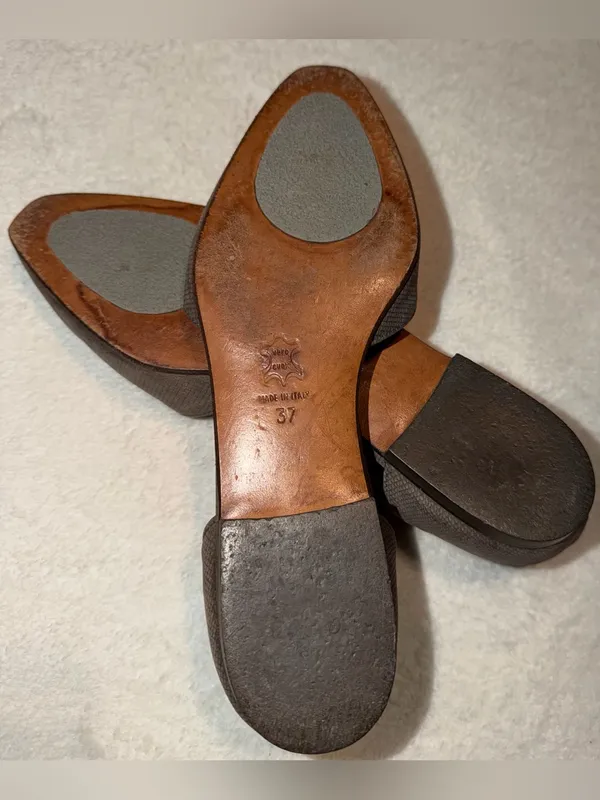 Giorgio Armani Gray Suede T-Strap Pointed-Toe Flats Size-37/US-7 Made In Italy - Image 3