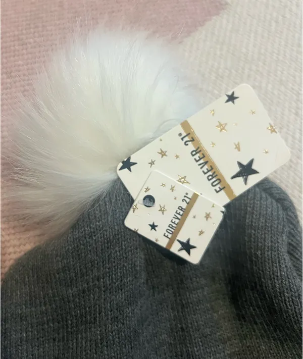 Forever 21 Gray White Faux Fur Ribbed Knit Snow Winter Fall Beanie Hat - Image 3
