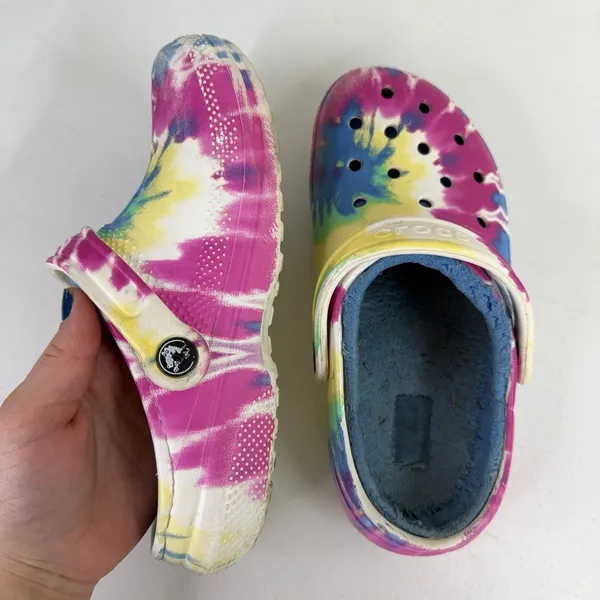 Crocs adult tie dye blue‎ faux fur lined slip on lounge comfy casual shoes 6 - Image 4