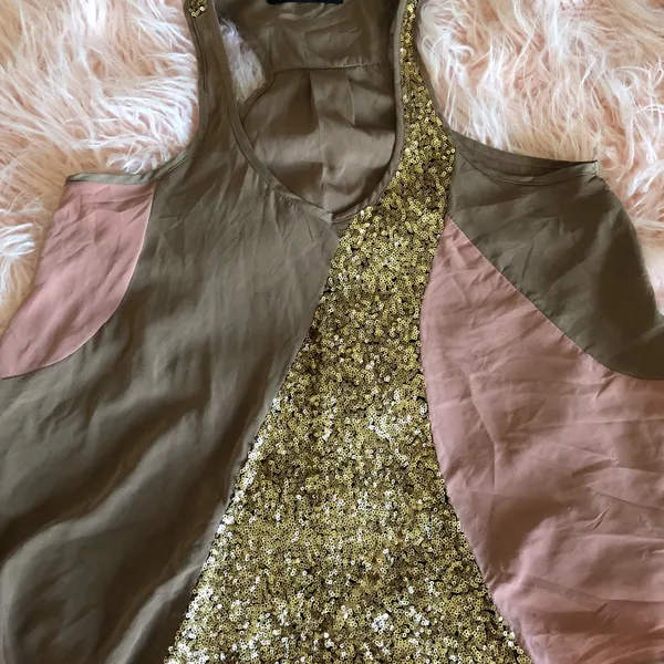 💕Fun Glittery Top💕 Size M - Image 2