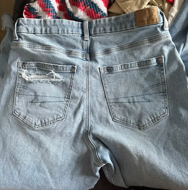American Eagle Outfitters Mom Jeans Ripped - Image 3