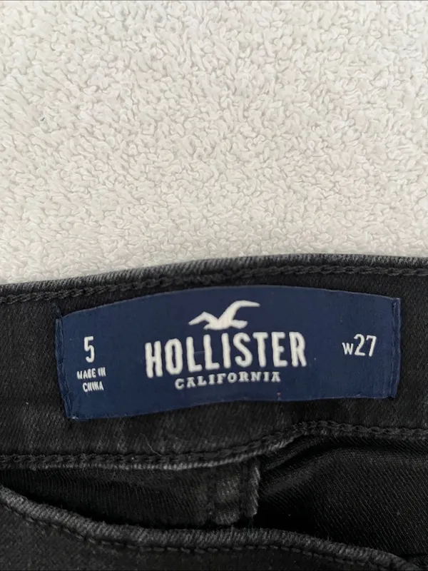 Hollister Women's Black Roll-Cuff Denim Shorts - Image 6