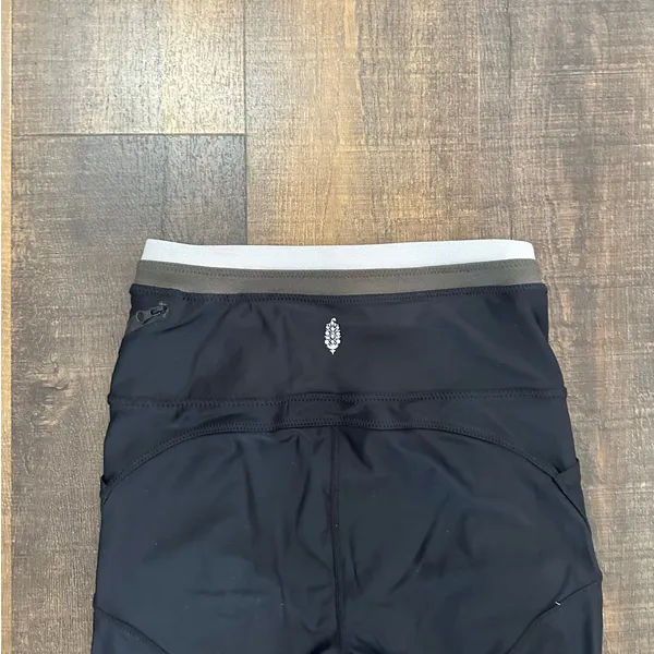Free People White Water Hybrid Sports Bra & Crop Leggings Set Size Small - Image 9