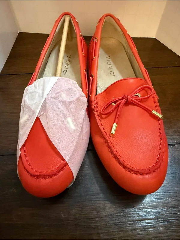 NIB - Vionic Honor Virginia Loafer Moccasin Cherry Red Leather Size 9 Bow - NEW - Image 2