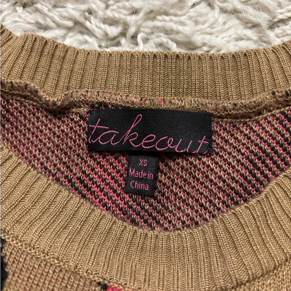 Takeout Sweater Women’s Size XS Leopard Print 1/4 Sleeve Sweater - Tan and Pink - Image 6