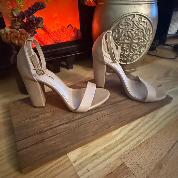 Just fab Tan Block Heel Sandals 3” heel - Image 3