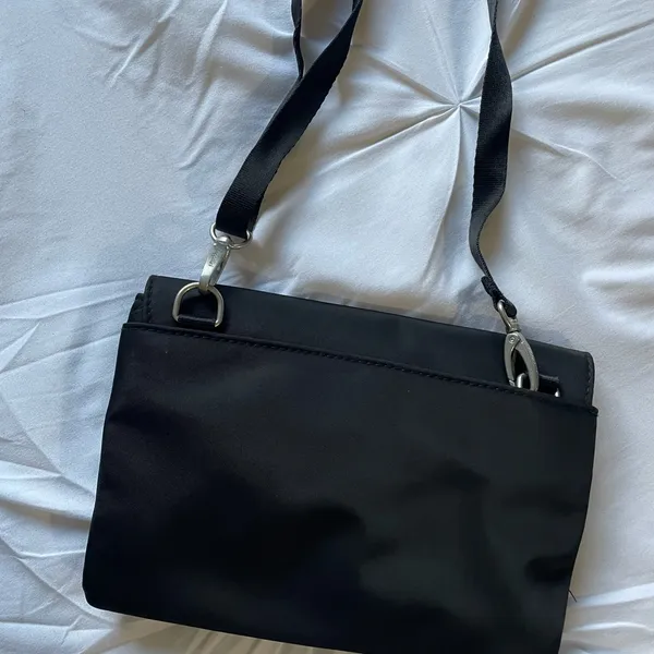 Baggallini Classic Black Crossbody Bag - Image 5