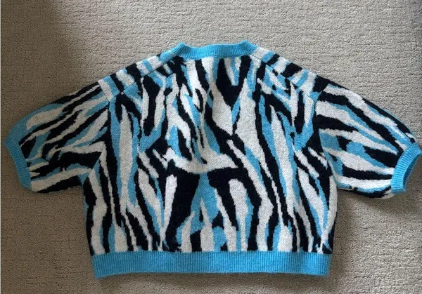 ZARA Black and Blue Zebra Print Sweater - Image 4
