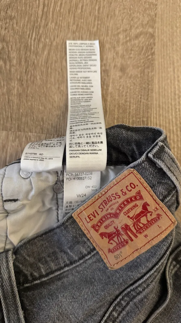 Levi’s Black Denim Shorts 501 - Image 3