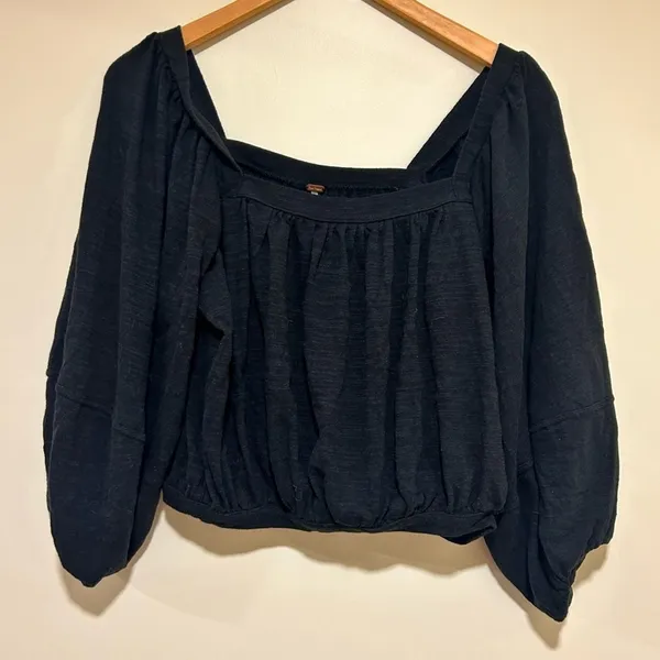 Free People Balloon Sleeve Cropped Black Blouse - Size Small - Image 2