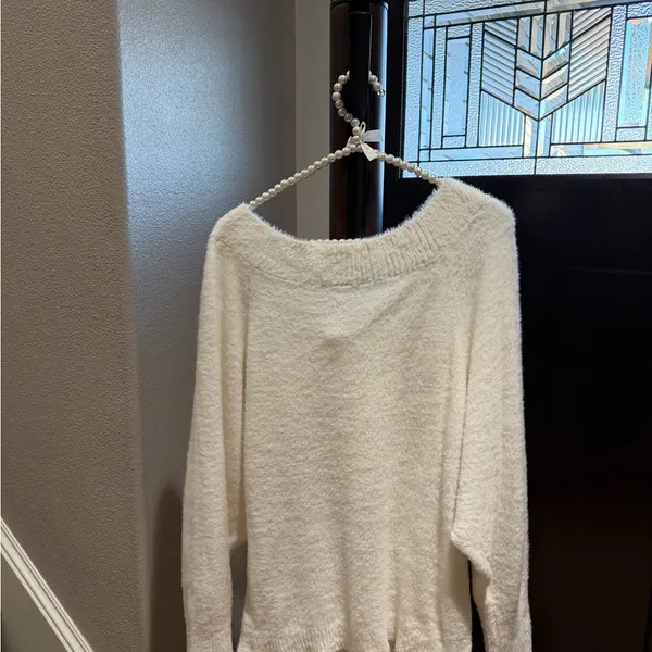 Express Cream V-Neck Sweater - Image 5