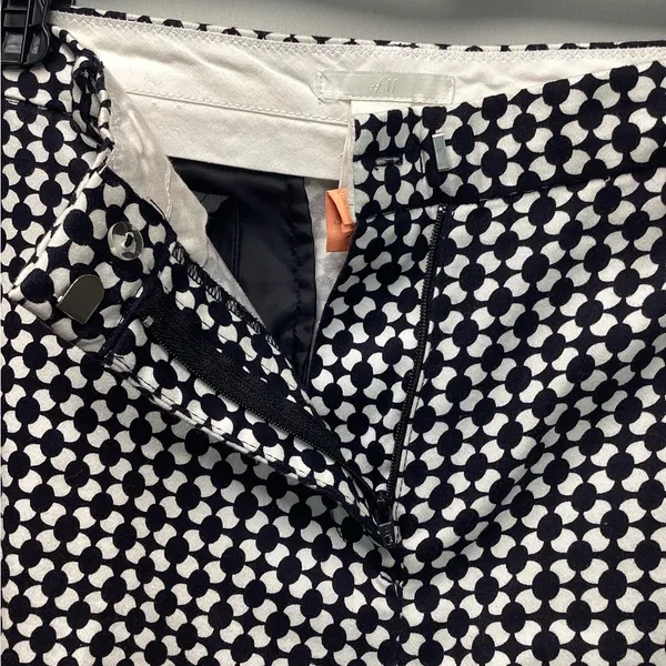 H&M Ankle straight pants Black and white geometric print. Size 8 - Image 9