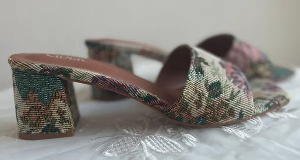 Vintage Canvas Heels  - Image 3